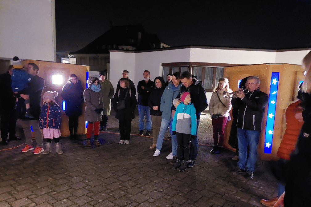 Adventsfenster-Eröffnung